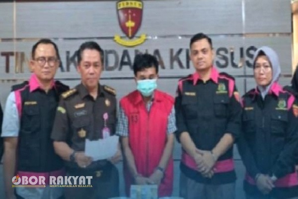 Surabaya, Obor Rakyat – Kejaksaan Tinggi (Kejati) Jawa Timur kembali menetapkan satu tersangka baru dalam perkara dugaan korupsi program Bantuan Stimulan Perumahan Swadaya (BSPS) di Kabupaten Sumenep.