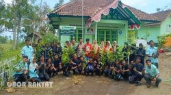 Perhutani KPH Bondowoso Dukung Penghijauan Sekolah, Serahkan Bibit Pohon ke SMAN 2 Situbondo