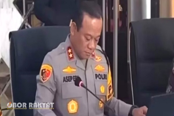 Jakarta, Obor Rakyat — Kepolisian Daerah (Polda) Metro Jaya resmi menetapkan delapan orang sebagai tersangka dalam kasus dugaan fitnah dan penyebaran informasi palsu terkait tudingan ijazah palsu Presiden ke-7 Republik Indonesia, Joko Widodo (Jokowi).