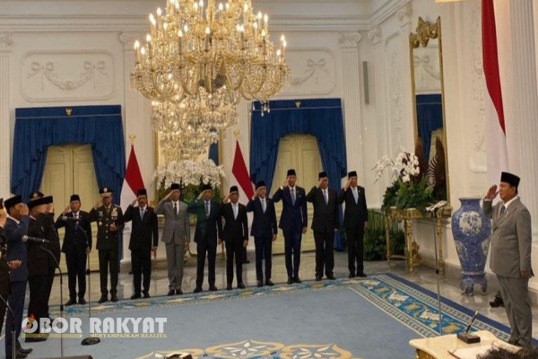 Jakarta, Obor Rakyat – Presiden Prabowo Subianto resmi melantik Ketua dan Anggota Komisi Reformasi Polri di Istana Merdeka, Jakarta, pada Jumat (7/11/2025).