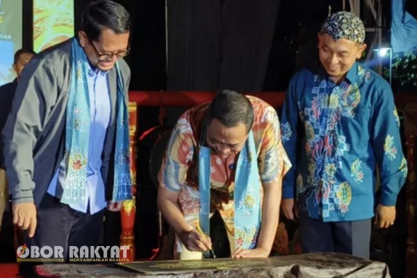 Bondowoso, Obor Rakyat — Sebuah tonggak penting dalam upaya pelestarian warisan budaya prasejarah kembali terukir di Kabupaten Bondowoso. Museum Terbuka Megalitik Bondowoso (MTMB) resmi mendapatkan Nomor Pendaftaran Nasional Museum (NPNM) dengan nomor 35.11.K.04.0336 dari Kementerian Kebudayaan, menandai pengakuan nasional atas perannya dalam menjaga dan mengenalkan tinggalan megalitik Nusantara.