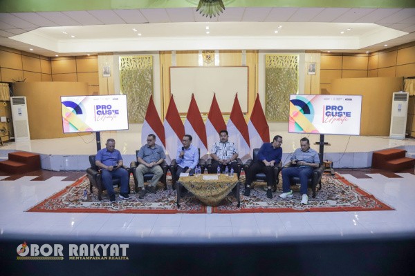 Jember, Obor Rakyat — Pemerintah Kabupaten (Pemkab) Jember menegaskan komitmennya dalam mempercepat pembangunan infrastruktur, mendukung pelaku UMKM melalui penyelenggaraan berbagai event daerah, serta memperluas akses pendidikan lewat program Beasiswa Cinta Bergema.