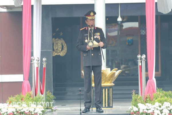 Surabaya, Obor Rakyat – Kepolisian Daerah Jawa Timur (Polda Jatim) menggelar Upacara Peringatan Hari Pahlawan Nasional Tahun 2025 di Lapangan Upacara Mapolda Jatim, Senin (10/11/2025).