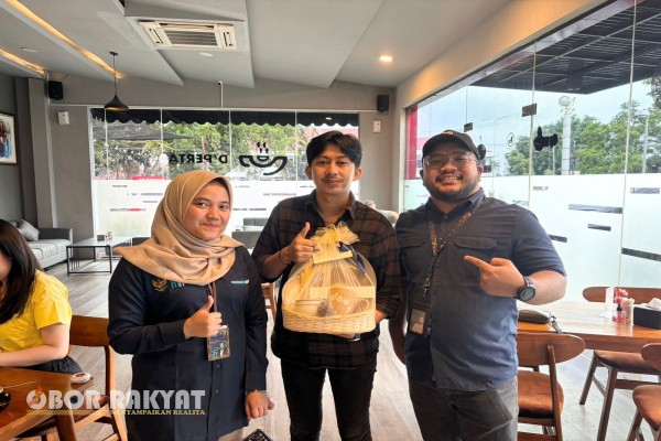 Medan, Obor Rakyat – Komitmen Telkom Indonesia melalui layanan IndiBiz dalam menghadirkan solusi digital bagi pelaku usaha kembali mendapat apresiasi positif. Kali ini, D’Perta Coffee, salah satu kafe ternama di Kota Medan, menyampaikan pengalaman memuaskan atas penggunaan layanan internet bisnis IndiBiz yang dinilai mampu menunjang kelancaran operasional sehari-hari.