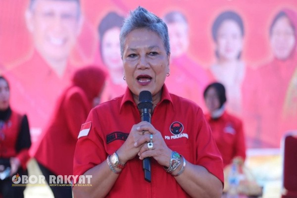 Jakarta, Obor Rakyat – Aliansi Rakyat Anti-Hoaks (ARAH) resmi melaporkan mantan anggota Dewan Perwakilan Rakyat (DPR) Ribka Tjiptaning ke Badan Reserse Kriminal (Bareskrim) Polri. Laporan tersebut terkait dugaan penyebaran berita bohong dan ujaran kebencian usai pernyataannya mengenai pengangkatan mantan Presiden Soeharto sebagai pahlawan nasional.