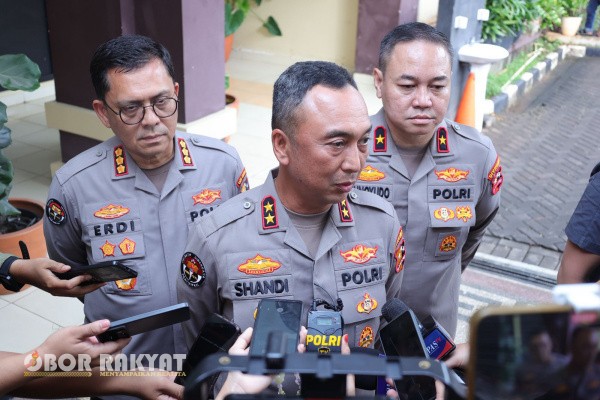 Jakarta, Obor Rakyat — Kepercayaan publik terhadap Kepolisian Negara Republik Indonesia (Polri) mengalami peningkatan signifikan berdasarkan hasil survei terbaru Litbang Kompas edisi Oktober 2025. Dari 1.200 responden yang tersebar di 38 provinsi, sebanyak 76,2 persen masyarakat menyatakan percaya dan sangat percaya kepada Polri, sementara tingkat kepuasan terhadap kinerja institusi tersebut mencapai 65,1 persen.