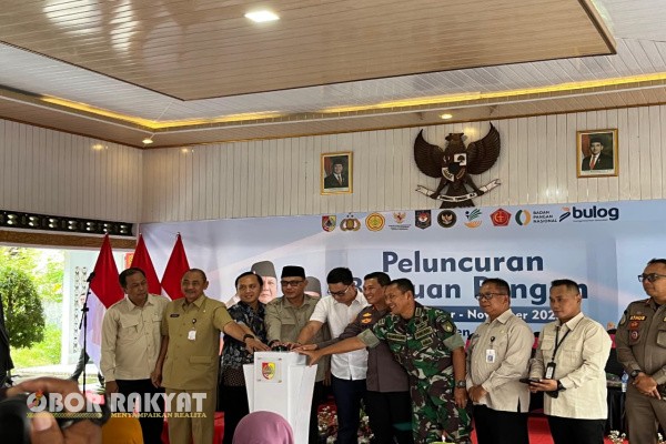 Jember, Obor Rakyat – Pemerintah Kabupaten (Pemkab) Jember bersama Bulog Jember resmi meluncurkan Bantuan Pangan periode Oktober–November 2025 dalam acara yang digelar di Balai Kelurahan Wirolegi. Program ini merupakan bagian dari gerakan nasional yang dilaksanakan serentak di seluruh Indonesia sebagai tindak lanjut arahan Presiden Republik Indonesia untuk memperkuat ketahanan pangan masyarakat di tengah dinamika ekonomi.