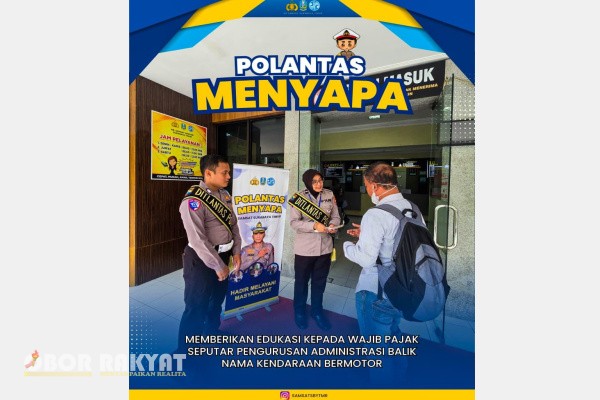 Surabaya, Obor Rakyat — Kantor Bersama Samsat Surabaya Timur terus menunjukkan komitmennya dalam meningkatkan kualitas pelayanan publik. Hal ini terlihat dari sikap responsif dan humanis petugas saat membantu pemohon yang tengah mengurus administrasi kendaraan.