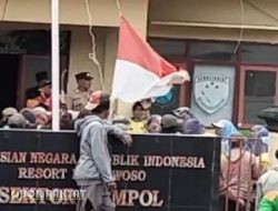Polsek Ijen Bondowoso Digeruduk Warga, Kapolsek Sempat Ditarik Keluar dan Bendera Merah Putih Diturunkan