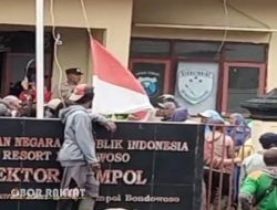 Ratusan Warga Geruduk Polsek Ijen Bondowoso, Penurunan Bendera Merah Putih Picu Kecaman Publik