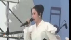 Karnaval SCTV Sambangi Jember, Ribuan Warga Padati Penampilan Dewi Perssik Meski Diguyur Hujan