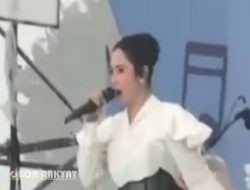 Karnaval SCTV Sambangi Jember, Ribuan Warga Padati Penampilan Dewi Perssik Meski Diguyur Hujan