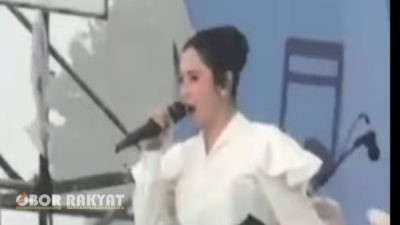 Karnaval SCTV Sambangi Jember, Ribuan Warga Padati Penampilan Dewi Perssik Meski Diguyur Hujan