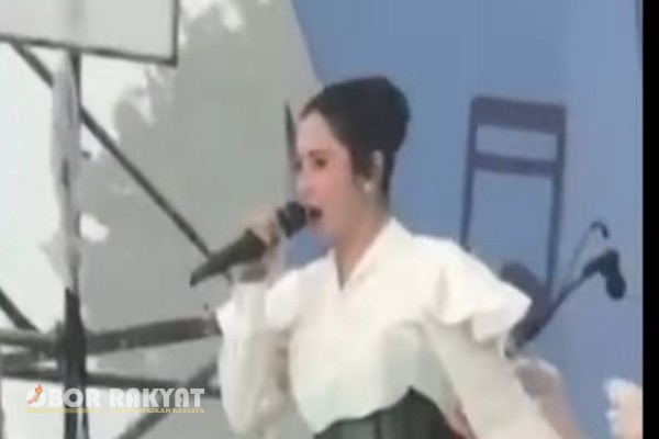 Jember, Obor Rakyat – Rangkaian event hiburan Karnaval SCTV kembali hadir menghibur pemirsa di berbagai daerah. Pada 15–16 November 2025, gelaran tahunan ini menyapa masyarakat Kota Jember, menghadirkan panggung meriah yang dipenuhi aksi musisi papan atas dan bintang sinetron SCTV.