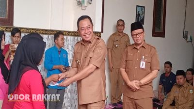 34 Buruh Pabrik Rokok Dua Putri Ratu Terima BLT DBHCHT Tahap II, Pemkab Bondowoso Pastikan Penyaluran Tanpa Potongan