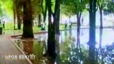 Musim Hujan Tiba, Alun-Alun Bagus Asra Bondowoso Tergenang: Ruang Terbuka Hijau Butuh Penanganan Serius