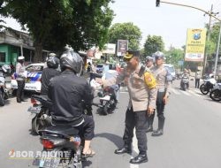 Polres Bondowoso Edukasi Pengendara di Hari Pertama Operasi Zebra Semeru 2025