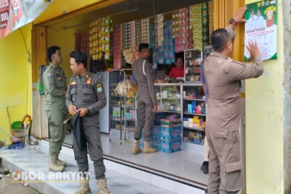 Bondowoso, Obor Rakyat – Satuan Polisi Pamong Praja (Satpol PP) Kabupaten Bondowoso bersama Bea Cukai Jember melaksanakan Operasi Gabungan (Opgab) sebagai bagian dari upaya sosialisasi dan pencegahan peredaran rokok ilegal di wilayah Bondowoso, Selasa (18/11/2025).