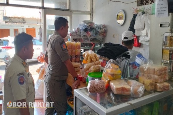 Bondowoso, Obor Rakyat — Satuan Polisi Pamong Praja (Satpol PP) Kabupaten Bondowoso bersama Bea Cukai Jember menggelar Operasi Gabungan (Opgab) dan sosialisasi terkait bahaya peredaran rokok ilegal.