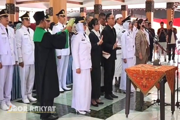 Situbondo, Obor Rakyat — Pemerintah Kabupaten (Pemkab) Situbondo resmi melakukan rotasi dan mutasi terhadap 244 Aparatur Sipil Negara (ASN) eselon III dan IV pada Jumat (21/11/2025).