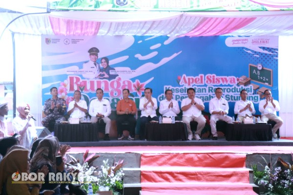 Jember, Obor Rakyat – Kegiatan Bunga Desaku di Kecamatan Kencong, memasuki hari kedua dengan agenda penting, yakni kunjungan Bupati Jember, Muhammad Fawait (Gus Fawait), ke SMPN 1 Kencong.