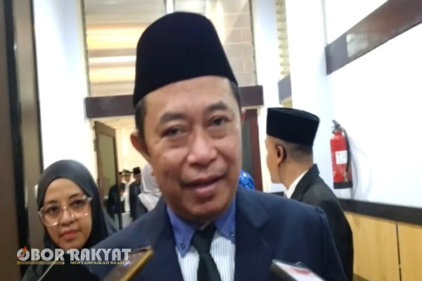 Bondowoso, Obor Rakyat – Mantan Sekretaris Daerah (Sekda) Situbondo, Wawan Setiawan, resmi dilantik sebagai Staf Ahli Bupati Bondowoso. Pelantikan tersebut menjadi momen kembalinya Wawan ke lingkungan Pemerintah Kabupaten (Pemkab) Bondowoso, setelah sebelumnya berkarier sebagai Aparatur Sipil Negara (ASN) di daerah tersebut.