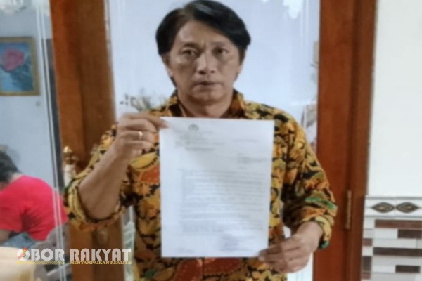 Bondowoso, Obor Rakyat – Seorang oknum pengacara asal Surabaya bernama Andre Gunawan, yang beralamat di Northwest NE 11 No.10 Citraland Surabaya, resmi ditetapkan sebagai tersangka oleh penyidik Satreskrim Polres Bondowoso, Polda Jawa Timur. Penetapan status tersangka itu terkait dugaan tindak pidana penipuan dan penggelapan terhadap kliennya sendiri, Bambang Adi Susanto, warga Jalan RE Martadinata, Kelurahan Dabasah, Kecamatan Bondowoso.