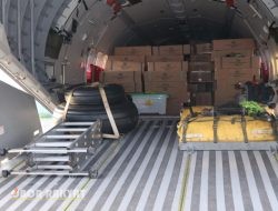 Polri Kirim Dua Pesawat Berisi Bantuan Logistik ke Aceh, Sumut, dan Sumbar