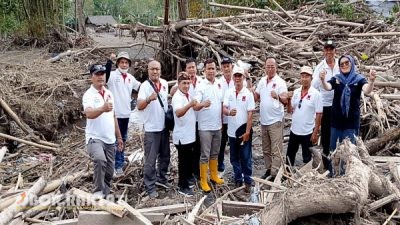 DPD Projo Jatim Salurkan 100 Paket Sembako untuk Korban Erupsi Semeru di Supit Urang, Pronojiwo