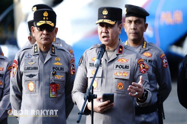 Jakarta, Obor Rakyat — Polri resmi mengoperasikan Posko Penerimaan Bantuan Bencana untuk menampung dan menyalurkan bantuan masyarakat kepada para korban bencana di berbagai wilayah Indonesia. Posko tersebut berlokasi di Kantor Korsabhara Baharkam Polri, Jl. Komjen Pol. M. Jasin, Kelapa Dua, Cimanggis, Depok, dan dibuka setiap hari untuk menerima berbagai jenis kebutuhan darurat.