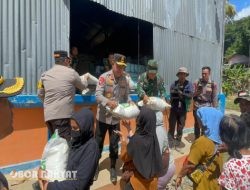 TNI–Polri Salurkan Bantuan Beras untuk Korban Banjir dan Longsor di Tapanuli Tengah