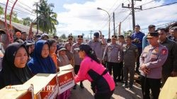 Ketum Bhayangkari Dampingi Kapolri Salurkan Bantuan untuk Korban Banjir di Tapanuli Tengah