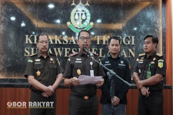 Makassar, Obor Rakyat — Kejaksaan Tinggi (Kejati) Sulawesi Selatan kembali mengumumkan perkembangan penting dalam penyidikan dugaan tindak pidana korupsi Dana Zakat, Infak, dan Sedekah (ZIS) BAZNAS Kabupaten Enrekang periode 2021–2024.