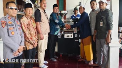 Perhutani KPH Bondowoso Serahkan Mesin Pengolahan Kopi untuk Perkuat Rantai Nilai HHBK