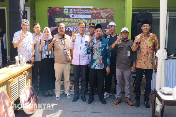 Bondowoso, Obor Rakyat – Perum Perhutani Kesatuan Pemangkuan Hutan (KPH) Bondowoso kembali menunjukkan komitmennya dalam penguatan sektor agroforestry berbasis kopi.