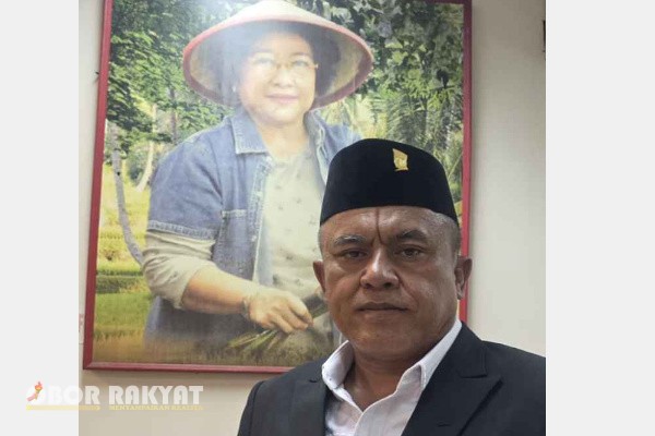 Medan, Obor Rakyat — Ketua Fraksi PDI Perjuangan DPRD Sumatera Utara, Mangapul Purba SE, MIKom, mendesak Pemerintah Pusat segera menetapkan bencana longsor dan banjir yang melanda Sumatera Utara, Sumatera Barat, dan Aceh sebagai bencana nasional. Ia menilai kapasitas pemerintah provinsi dan kabupaten/kota telah jauh melampaui batas dalam menangani dampak kerusakan yang sangat parah dan meluas.
