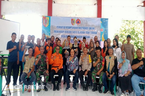 Jember, Obor Rakyat — Upaya meningkatkan kesiapsiagaan masyarakat dalam menghadapi bencana alam terus diperkuat. Kelurahan Jember Lor, Kecamatan Patrang, Kabupaten Jember, menggelar kegiatan Penguatan Kesiapan Masyarakat dan Pembentukan Desa/Kelurahan Tangguh Bencana (DESTANA) di Pendopo Kelurahan Jember Lor pada Sabtu (6/12/2025).