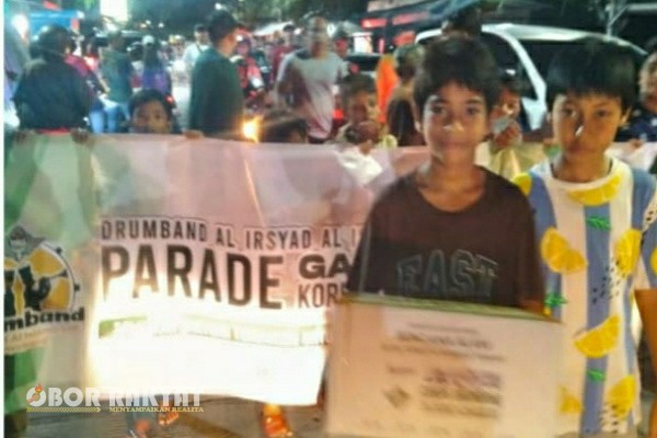 Banyuwangi, Obor Rakyat – Bencana banjir dan longsor yang melanda sejumlah wilayah di Aceh memantik perhatian berbagai pihak, termasuk para pelajar di Kabupaten Banyuwangi. Siswa SD dan SMP Sekolah Al-Irsyad Banyuwangi yang berlokasi di Jalan Basuki Rahmat No. 79, Singotrunan, Kecamatan Kota, turut menggelar aksi penggalangan dana sebagai bentuk solidaritas terhadap para korban.