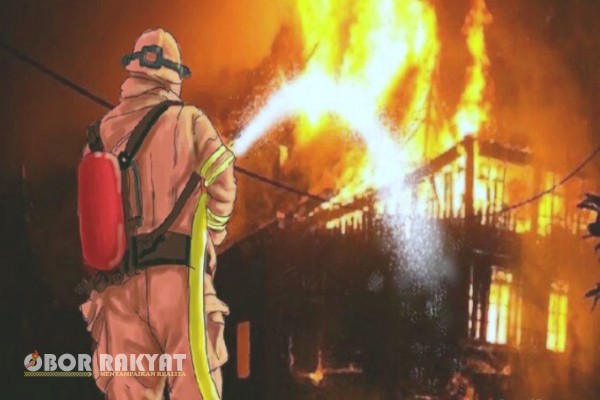 Jakarta, Obor Rakyat — Kebakaran melanda Pasar Induk Kramat Jati, Jakarta Timur (Jaktim), pada Senin pagi (15/12/2025). Hingga saat ini, api dilaporkan masih menyala dan petugas pemadam kebakaran terus melakukan upaya pemadaman di lokasi kejadian.