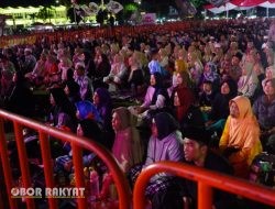 Ribuan Jamaah Padati Alun-Alun, Gus dan Lora Muda Cetak Sejarah Lewat Jember Bersholawat