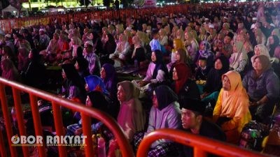 Ribuan Jamaah Padati Alun-Alun, Gus dan Lora Muda Cetak Sejarah Lewat Jember Bersholawat