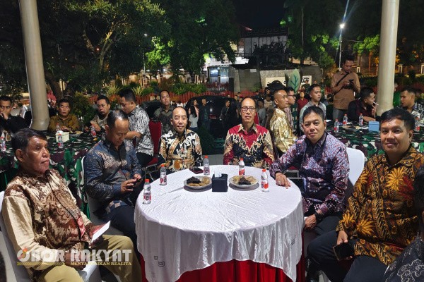 Bondowoso, Obor Rakyat – Administratur Perum Perhutani Kesatuan Pemangkuan Hutan (KPH) Bondowoso, Misbakhul Munir, menghadiri perayaan puncak Hari Ulang Tahun (HUT) ke-77 Batalyon Infanteri (Yonif) 514/Raider Sabaddha Yudha, yang digelar pada Senin (15/12/ 2025), bertempat di Monumen Gerbong Maut, Alun-Alun Ki Bagus Asra, Kabupaten Bondowoso.