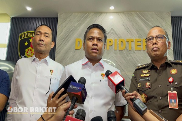 Jakarta, Obor Rakyat — Kepolisian Republik Indonesia melalui Direktorat Tindak Pidana Tertentu (Dittipidter) Bareskrim Polri bersama Kejaksaan Agung menegaskan komitmen kuat untuk menuntaskan penanganan dugaan tindak pidana lingkungan hidup yang terjadi di wilayah Tapanuli Selatan dan Tapanuli Tengah, Sumatera Utara. Perkara tersebut diduga melibatkan sebuah korporasi dan menimbulkan kerusakan lingkungan yang signifikan.