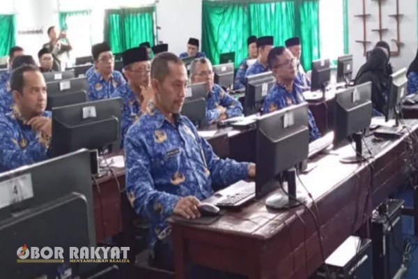 Bondowoso, Obor Rakyat – Pemerintah Kabupaten (Pemkab) Bondowoso, Provinsi Jawa Timur, terus memperkuat penerapan sistem merit dalam manajemen Aparatur Sipil Negara (ASN) melalui pelaksanaan Seleksi Terbuka Jabatan Pimpinan Tinggi (JPT) Pratama Tahun 2025. Seleksi ini menjadi bagian dari upaya strategis untuk mewujudkan birokrasi yang profesional, berintegritas, dan berorientasi pada kinerja.
