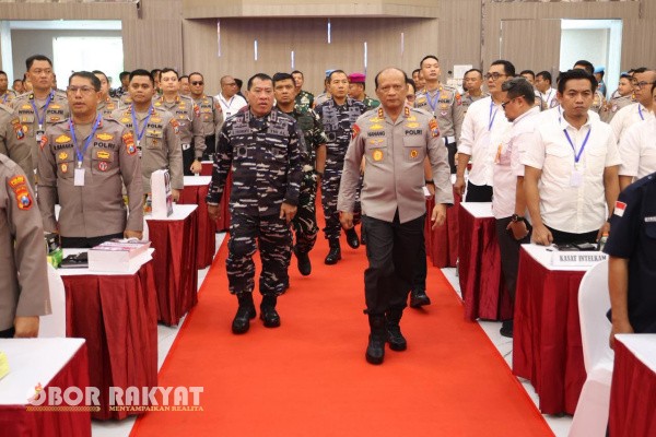 Surabaya, Obor Rakyat – Kepolisian Daerah Jawa Timur (Polda Jatim) menggelar Rapat Koordinasi (Rakor) Lintas Sektoral Operasi Lilin Semeru 2025 guna memastikan keamanan dan kenyamanan masyarakat selama perayaan Natal 2025 dan Tahun Baru 2026 (Nataru).