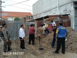 Bangunan Tanpa IMB di Manukan Wetan Surabaya Disegel Satpol PP