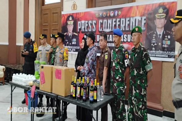 Bondowoso, Obor Rakyat – Kepolisian Resor (Polres) Bondowoso membeberkan capaian kinerja sepanjang tahun 2025, mulai dari penanganan lalu lintas hingga pengungkapan kasus narkotika.