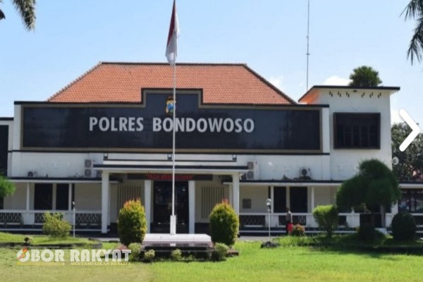 Bondowoso, Obor Rakyat – Kepolisian Negaraa Republik Indonesia (Polri) kembali melakukan rotasi jabatan strategis di jajaran perwira menengah menjelang penghujung tahun 2025. Salah satu mutasi yang menjadi perhatian publik terjadi di wilayah Jawa Timur, yakni pergantian Kapolres Bondowoso dan Kapolres Pasuruan.