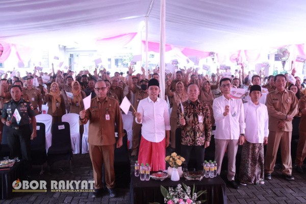 Jember, Obor Rakyat – Bupati Jember Muhammad Fawait atau yang akrab disapa Gus Fawait menegaskan komitmen kuat Pemerintah Kabupaten (Pemkab) Jember dalam meningkatkan kesejahteraan petani dan pekerja rentan.