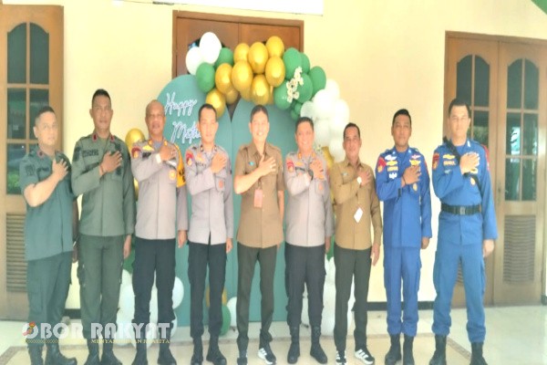Bondowoso, Obor Rakyat – Perum Perhutani Kesatuan Pemangkuan Hutan (KPH) Bondowoso menerima kunjungan kerja Brigade Mobil (Brimob) Kepolisian Negara Republik Indonesia (Polri) dari Kepolisian Daerah (Polda) Jawa Timur dalam rangka koordinasi rencana kerja sama pemanfaatan kawasan hutan.